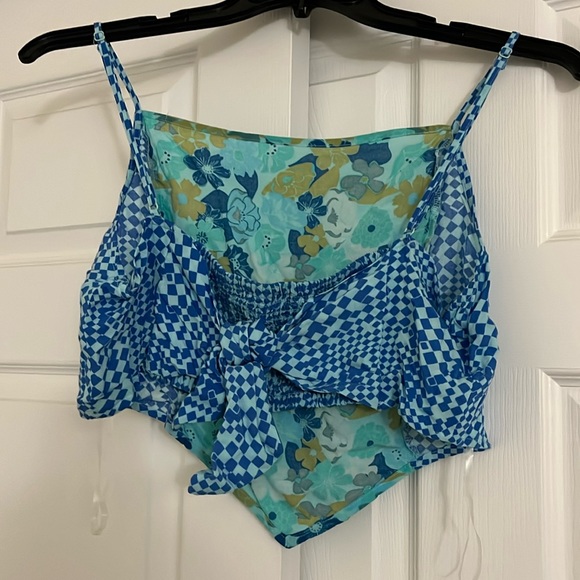 Hankerchief Crop Top - Picture 2 of 2